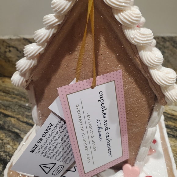 Valentine Hearts Gingerbread House-NWT - Picture 8 of 11